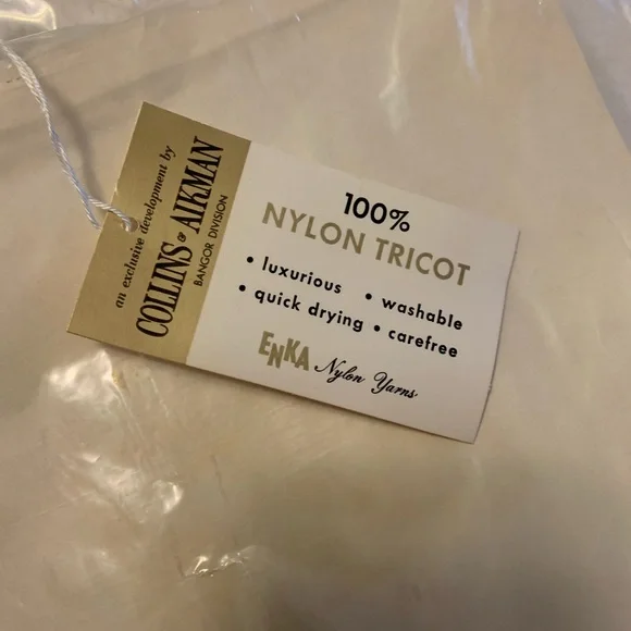 Vintage Pastel Green Half Slip w/Lace Accents (New but flawed, please read) - Picture 6 of 6